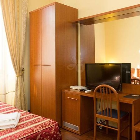 Hotel Azzurra Рим Экстерьер фото