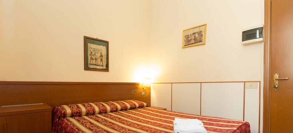 Hotel Azzurra Рим Экстерьер фото