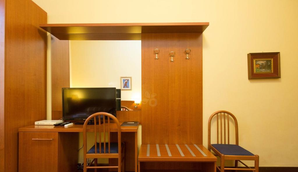 Hotel Azzurra Рим Экстерьер фото