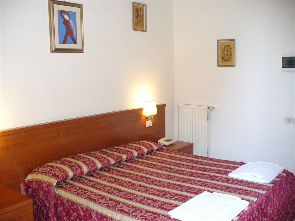 Hotel Azzurra Рим Экстерьер фото