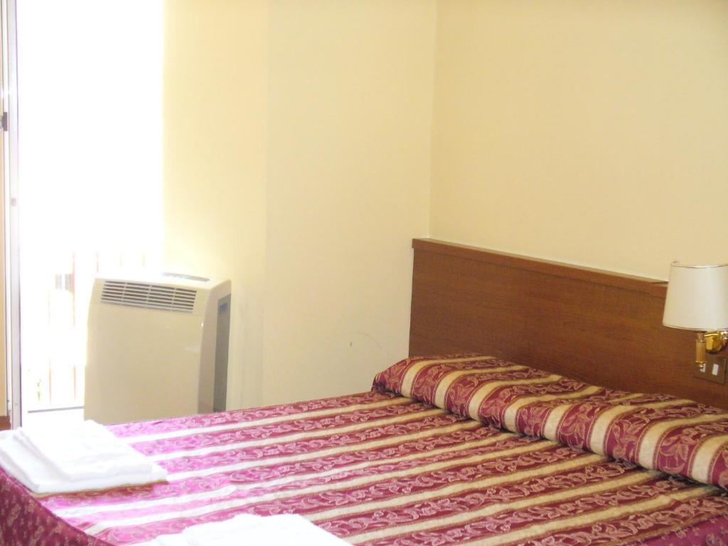 Hotel Azzurra Рим Экстерьер фото